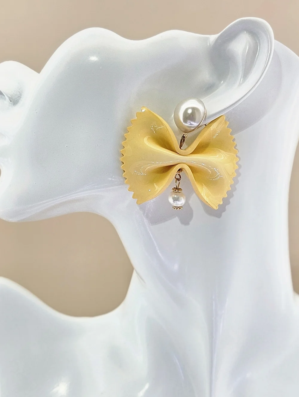 Chefanie Swinging Farfalle Bowtie Pasta Natural Pearl Earrings Italian Novelty - Picture 3 of 5